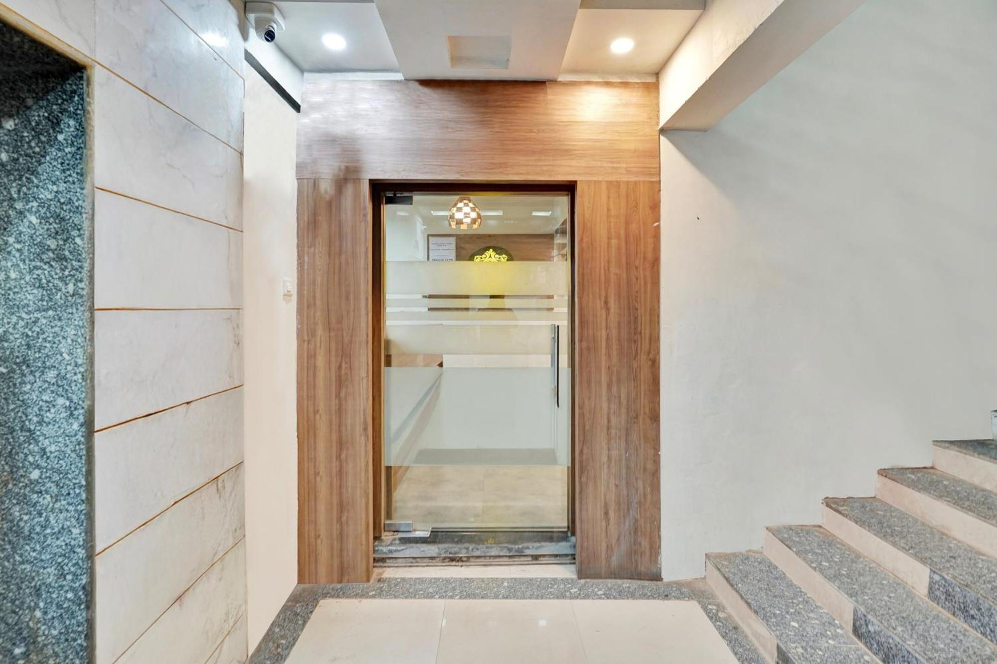 Super Collection O Kudasan Gandhinagar Formerly Hotel Royal Mansion エクステリア 写真