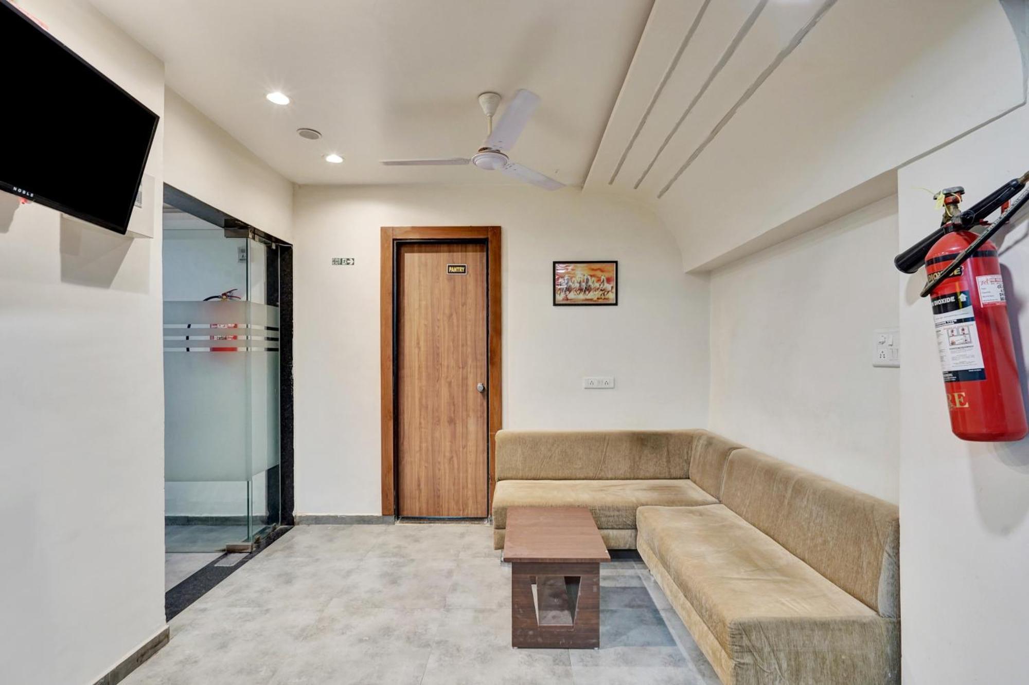 Super Collection O Kudasan Gandhinagar Formerly Hotel Royal Mansion エクステリア 写真