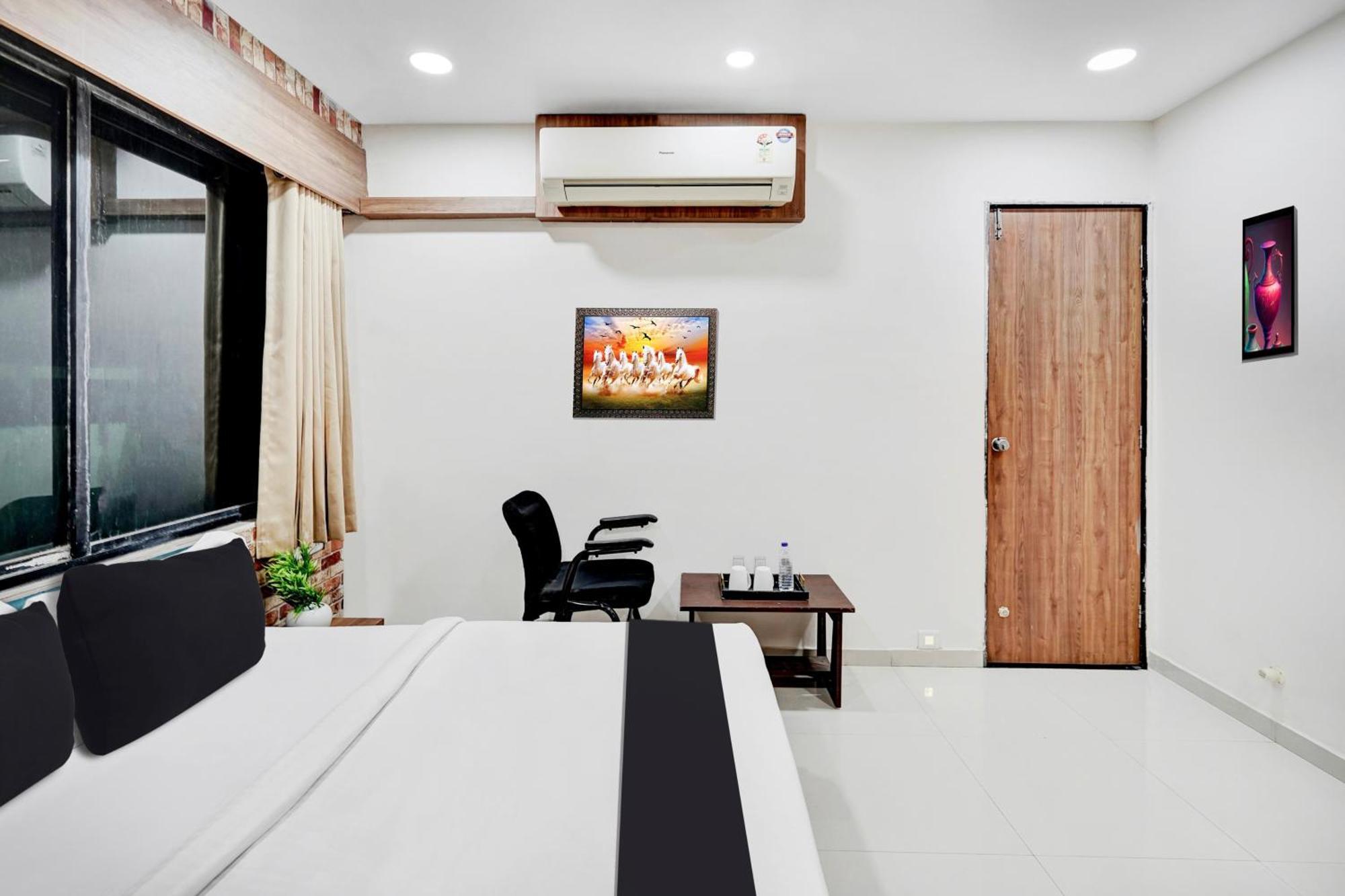 Super Collection O Kudasan Gandhinagar Formerly Hotel Royal Mansion エクステリア 写真