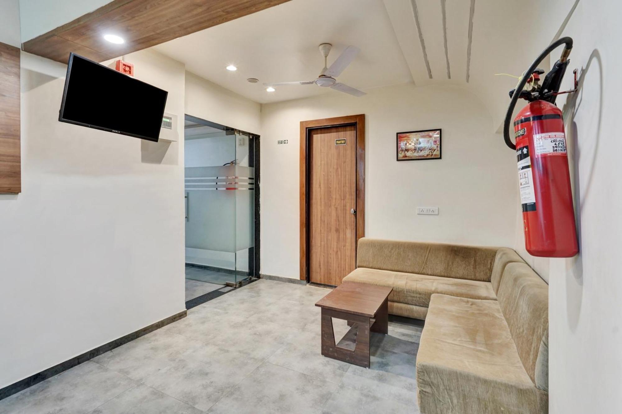 Super Collection O Kudasan Gandhinagar Formerly Hotel Royal Mansion エクステリア 写真