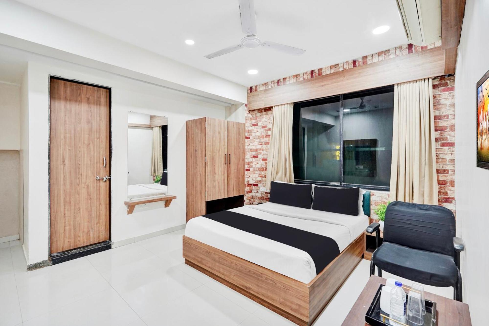 Super Collection O Kudasan Gandhinagar Formerly Hotel Royal Mansion エクステリア 写真